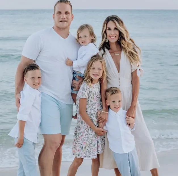 Aj Hawk Wife, Age, Height, Weight, Career, Net Worth And More