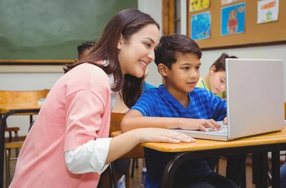 Encouraging Your Family to Learn the Basics of Tech